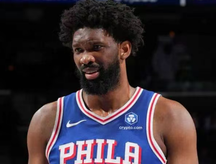 九游官网-恩比德复出27+6+5率76人大胜步行者 马克西32+9+8探花23分